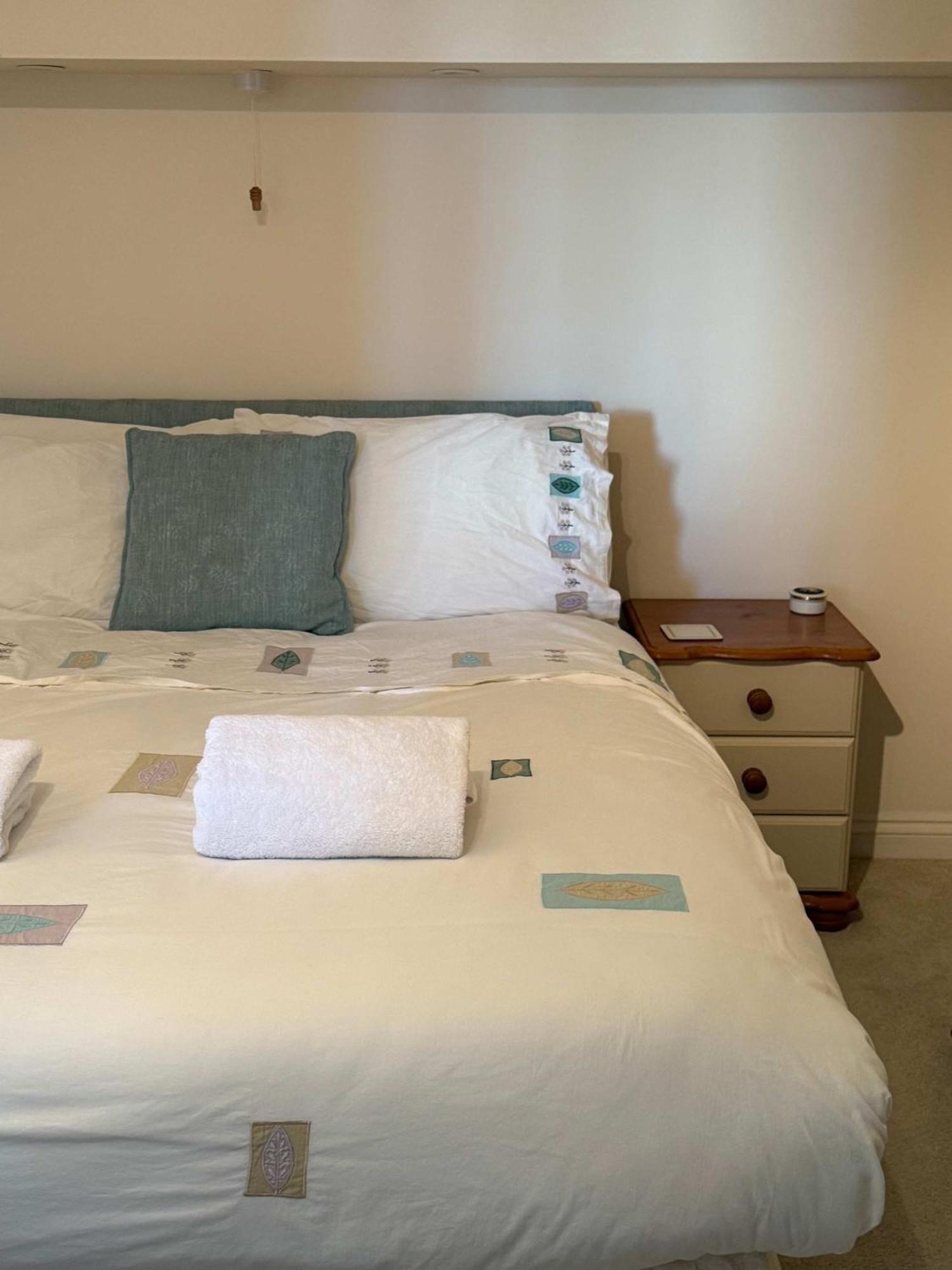 Villa Fabulous High Street Townhouse With Stunning Views & Parking At 'Eagles Nest' Falmouth Esterno foto