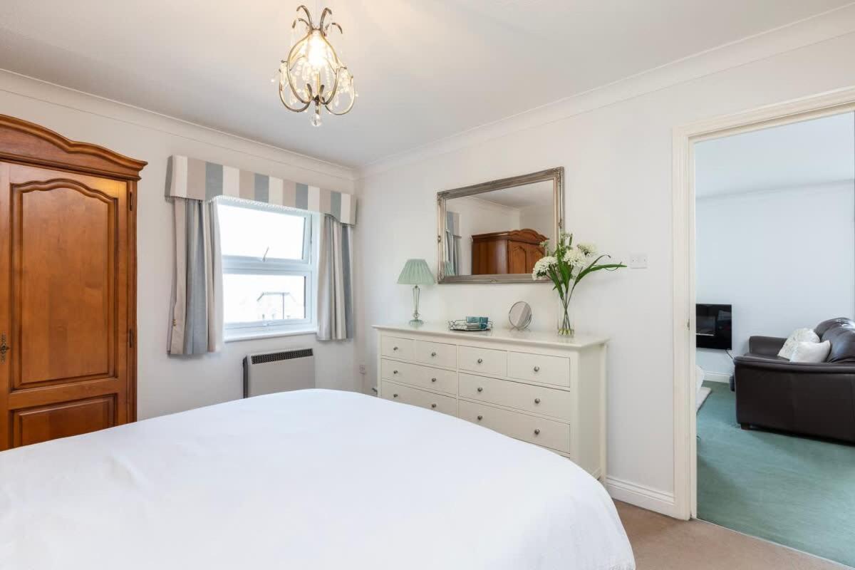 Villa Fabulous High Street Townhouse With Stunning Views & Parking At 'Eagles Nest' Falmouth Esterno foto