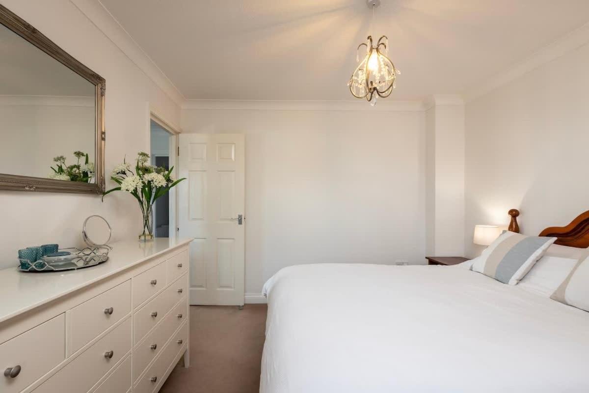 Villa Fabulous High Street Townhouse With Stunning Views & Parking At 'Eagles Nest' Falmouth Esterno foto