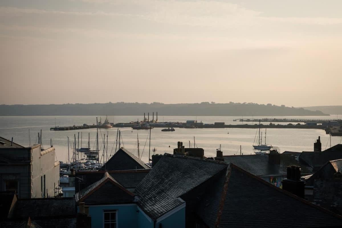 Villa Fabulous High Street Townhouse With Stunning Views & Parking At 'Eagles Nest' Falmouth Esterno foto
