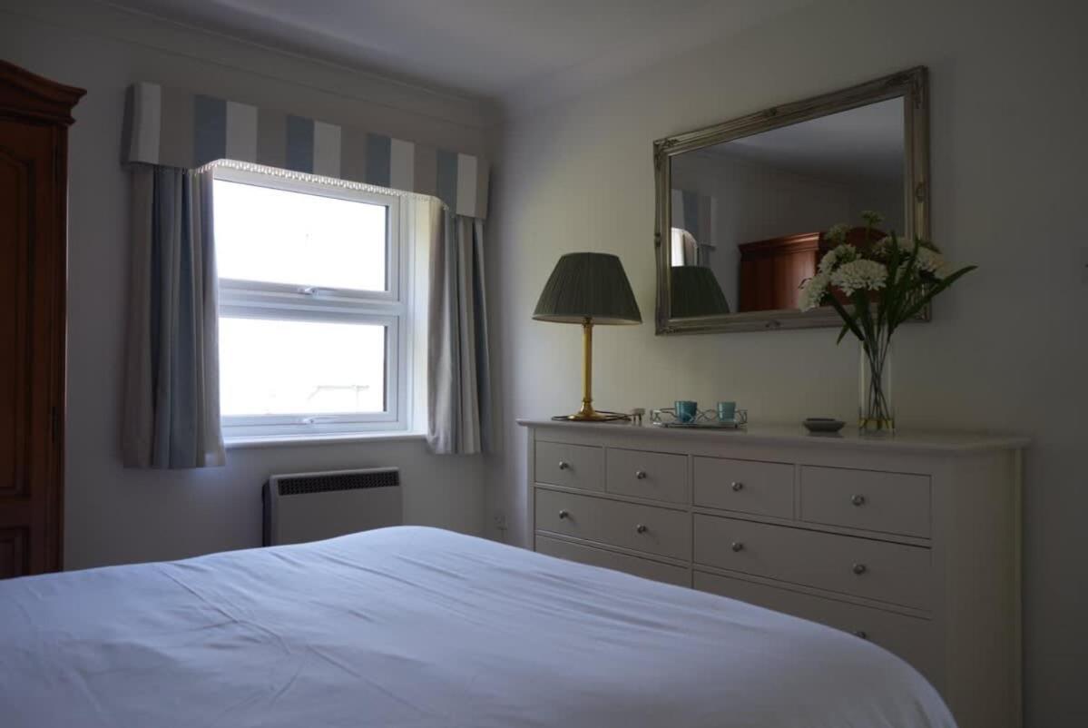 Villa Fabulous High Street Townhouse With Stunning Views & Parking At 'Eagles Nest' Falmouth Esterno foto